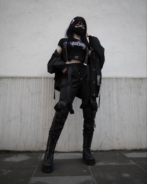 Techwear Girl Techwear, Techwear Female, Techwear Girl Outfit, Aesthetic Techwear, Techwear Girl, Women Techwear, Techwear Women, Techwear Aesthetic, Futuristic Clothing