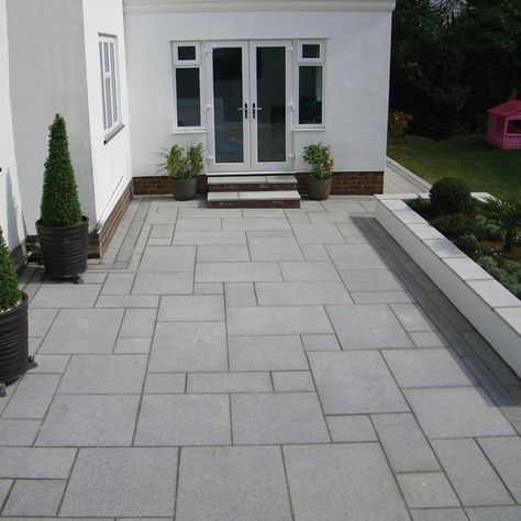 Modern Driveway, Granite Paving, Concrete Patio Designs, Patio Pavers Design, Driveway Paving, Patio Slabs, Driveway Design, Small Patio Garden, Driveway Landscaping