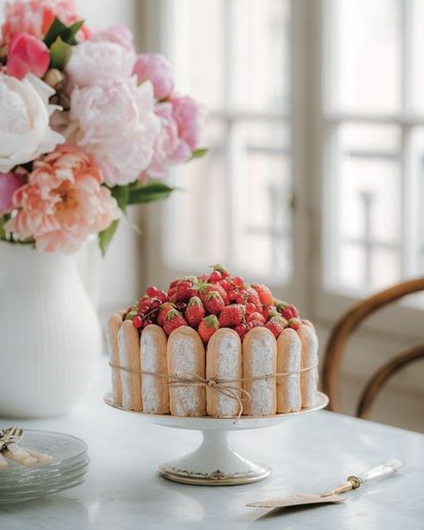 My French Country Home on Instagram: "Too pretty to eat? Almost. Get stuck into this Charlotte Rose cake by @cakeboyparis - we feature 5 recipes from his first book "Sweet Paris." In the new issue! 🎂 #mfchmagazine #myfrenchcountryhome #mfch #frenchstyle #cakestagram" French Cakes, Le Macaron, Country Home Magazine, Charlotte Rose, French Cake, My French Country Home, French Country Home, French Christmas, Cake Inspo