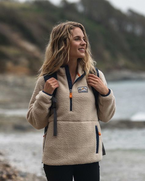 Surf Outfit Women, Passenger Clothing, Hiking Ootd, Wander Outfit, Surfergirl Style, Hiking Outfits, Mountain Outfit, Walking Outfits, Hiking Outfit Women