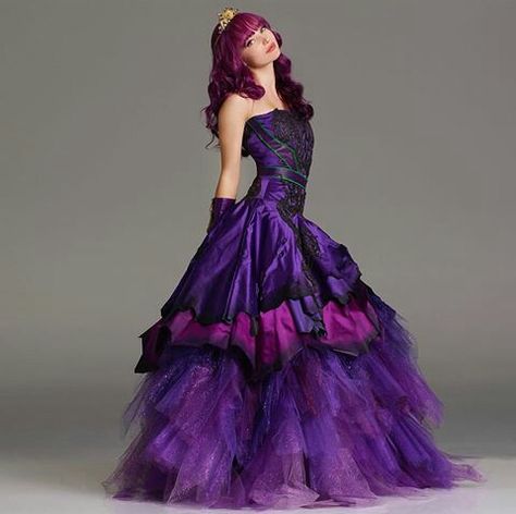 Mal Outfits Descendants Diy, Mal Costume, Dove Cameron Descendants, Descendants Pictures, Mal Bertha, Evie Descendants, Descendants Mal, Descendants Costumes, Mal Descendants