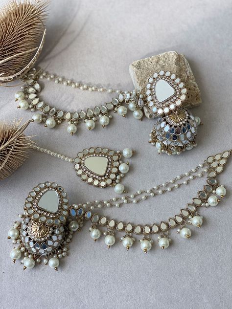 ANKITA Tikka Set - Toshi Jewels Mirror Work Jewellery, Mirror Work Earrings, Vintage Indian Jewelry, Beautiful Mirror, Fancy Jewellery Designs, Traditional Jewellery, Jewelry Mirror, Indian Jewelry Sets, Beads Jewellery