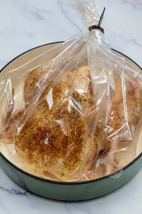 Roast Chicken In A Bag, Whole Chicken Dinner, Chicken In A Bag, Whole Chicken Recipes Oven, Baked Whole Chicken Recipes, Best Roast Chicken Recipe, Oven Roasted Whole Chicken, Easy Oven Recipes, Whole Baked Chicken