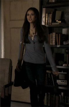 Elena Gilbert Style, Vampire Diaries Outfits, Outfit Invierno, Katherine Pierce, Elena Gilbert, The Vampire Diaries, Nina Dobrev, 2000s Fashion, Character Outfits