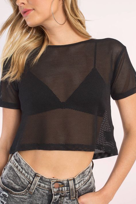 Hayley Mesh Crop Top at Tobi.com #shoptobi Athleisure Streetwear, Black Mesh Crop Top, Outfit Sporty, Sporty Crop Top, Mesh Crop Top, Crop Top Casual, Streetwear Casual, Black Women Fashion, Casual Top