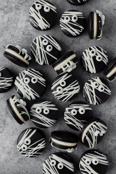 Black Cocoa Mummy Macarons Recipe ~ Barley & Sage Mummy Macarons, Strawberry Ideas, Macarons Recipe, Postres Halloween, Spooky Halloween Food, Black Cocoa, Cocoa Cake, Black Food Coloring, Halloween Food Treats