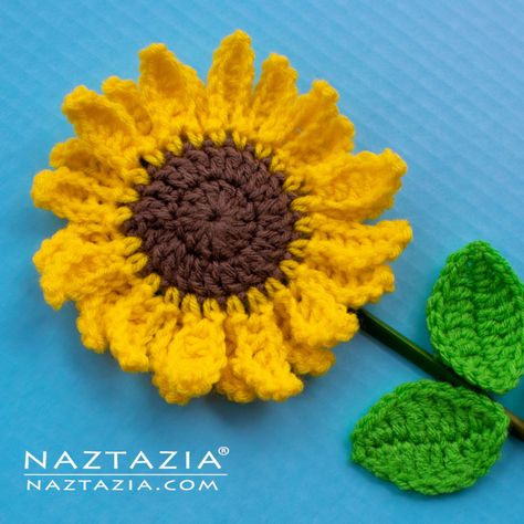 Crochet Sunflower - Naztazia ® Crochet Key Cover, Honeycomb Stitch, Crochet Sunflower, Crochet Fall, Knitted Flowers, Sunflower Pattern, Crochet Lovers, Basic Crochet Stitches, Halloween Crochet