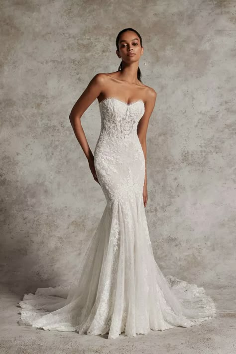 Justin Alexander Signature Style #99308. Simple Wedding Dress Mermaid, Fall 2024 Wedding, Sleeve Wedding Dress Simple, Lace Wedding Dress Romantic, Wedding Dress Sweetheart Neckline, Wedding Dresses Fitted, Wedding Dress Sparkly, Long Sleeve Wedding Dress Simple, Wedding Gown Trends