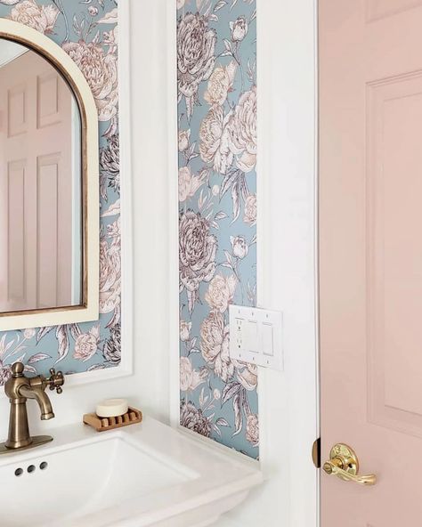 5 Small Bathroom Paint Colors Trending on Instagram – Clare Room Ideas Light Blue, Blush Bathroom, Teen Room Ideas, Small Bathroom Paint Colors, Blush Pink Paint, Powder Room Paint, Small Bathroom Paint, Pink Paint Colors, Trending Paint Colors