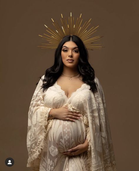 Maternity Photoshoot With Crown, Pregnant Goddess Costume, Godess Theme Maternity Shoot, Royalty Maternity Photoshoot, Maternity Shoot With Crown, Goddess Maternity Photoshoot Ideas, Maternity Theme Photoshoot, Queen Maternity Photoshoot, Royal Maternity Photoshoot