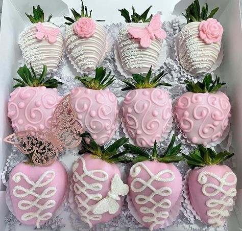 Quince Chocolate Covered Strawberries, Pink And White Strawberries, Chocolate Covered Strawberries Birthday, Pink And White Chocolate Strawberries, Baby Shower Chocolate Covered Strawberry, Pink Chocolate Covered Strawberries, Easter Strawberry, Pink Gift Basket, Chocolate San Valentin