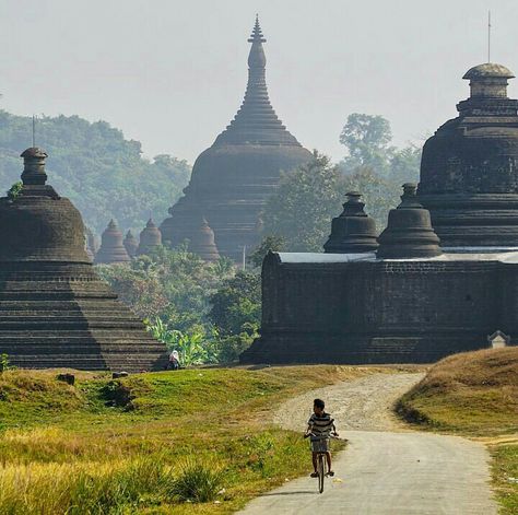 Mrauk U , Rakhine , Myanmar. Rakhine Flag, Arakan Photo, Myanmar Nature, Myanmar Architecture, Dhanush Mass Images, Myanmar Photography, Mrauk U, Hilly Landscape, Shwedagon Pagoda