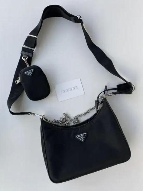 5 Designer Hand Bags To Purchase This Year Tas Prada, Tas Chanel, Prada Re Edition 2005, Prada Re Edition, Sac Diy, Bag Prada, Tas Fashion, Prada Nylon, Model Streetstyle