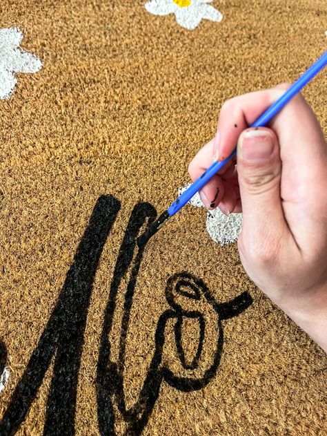 How to Make Your Own Doormat Using Acrylic Paint - Simply Secen How To Paint A Rug Porch, Diy Painted Fall Doormat, Diy Personalized Doormat, Painting An Outdoor Rug, Halloween Doormat Painting Party, Fall Crafts Easy Adults, Sip And Paint Halloween Door Mat, How To Paint A Rug Diy, Painting A Rug Diy