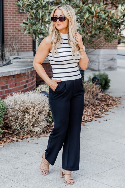 Modest Black And White Outfit, Black And White Tank Top Outfit, Bank Teller Outfit Summer, Chic Work Outfits Women Classy Business Casual Office, Summer Outfits For Work Offices, Black Work Pants Outfit, Dress Casual Outfits For Work, Summer Casual Work Outfits For Women, White Pants Work Outfit