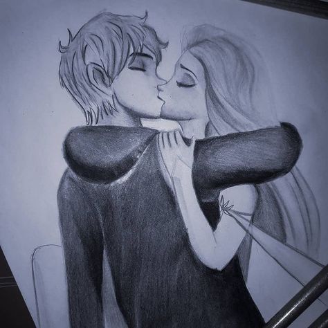 frostyqueen90 en Instagram: “I found out a beautiful edit by #frost_flakes and I did a fast sketch of it 😍 #jelsa #jelsaedit #jelsacomics #jelsaforever #jelsafanart…” Jelsa Fanart Cute, Jelsa Comics, Jelsa Fanart, Kissing Drawing, Fast Sketch, Jack Frost And Elsa, Jack And Elsa, Cute Kiss, Rise Of The Guardians