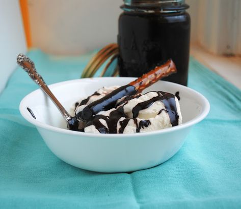 Homemade Peppermint Hot Fudge Sauce | Neighborfood Grilled Peach Salad, Peppermint Fudge, Meat Chili, Scoop Of Ice Cream, Hot Fudge Sauce, Homemade Caramel Sauce, Ice Cream Floats, Peach Salad, Homemade Fudge