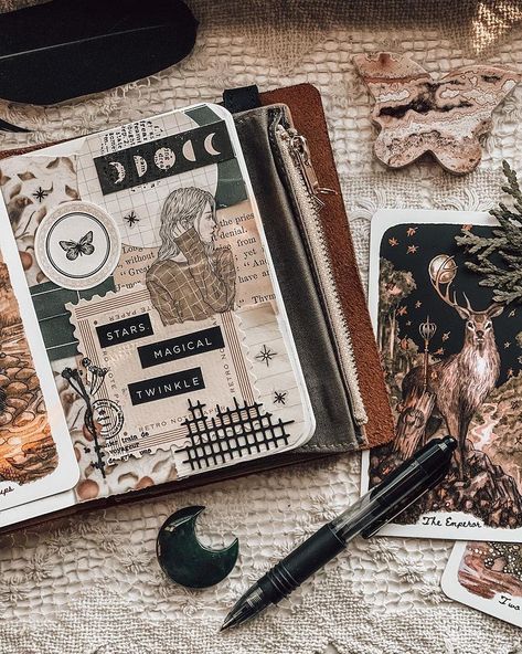 Journal Astetic, Junk Journal Aesthetic, Scrapbook Journal Aesthetic, Notebook Collage, Album Aesthetic, Diy Journal Books, Bullet Journal Aesthetic, Bullet Journal Diy, Art Journal Therapy