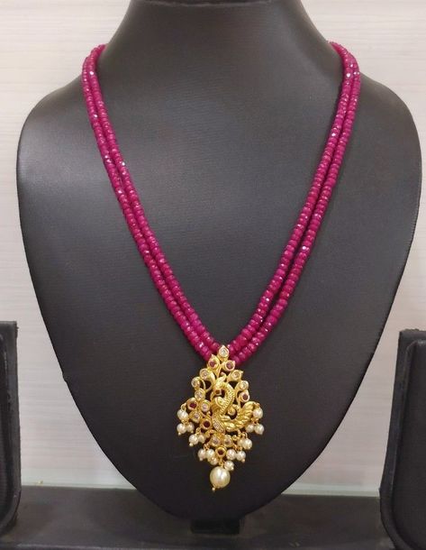 Beeds Chain Designs With Locket, Ruby Jewelry Necklaces Simple, Ruby Beads Necklace Designs, Ruby Necklace Designs, Ruby Jewelry Necklaces, Temple Jewellery Earrings, Gold Jewelry Outfits, Black Beads Mangalsutra Design, Gold Jewelry Simple Necklace