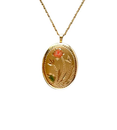 Vintage 1950s Locket 14k PPC Gold Hand Engraved Flower Photo frames Art Deco Oval Locket Oval Locket Necklace, Locket Design, Engraved Flower, Oval Locket, Gold Locket, Gold Hand, Gold Hands, Jewelry Companies, Flower Photos