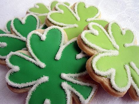 Edible Fruit Arrangements, Shamrock Cookies, Cookie Recipes Decorating, Almond Sugar Cookies, St Patrick's Day Cookies, Cookies Royal Icing, Heart Sugar Cookie, St Patrick Day Treats, Flooding Cookies