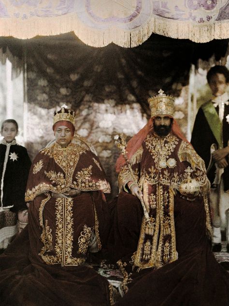 Vintage photos of royal families from all over the world Emperor And Empress, King Queen Princess, History Of Ethiopia, Pan Africanism, Black Royalty, African Royalty, Haile Selassie, Warrior King, The Coronation