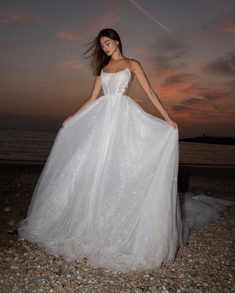 Galia Lahav on Instagram: “SUNSET VIBE // Our LA exclusive #Abbey really is a dream!❤️ #GaliaLahav #GLCouture #GLLA” Glittery Wedding Dress, Burgundy Prom Dress Long, Cheap Wedding Dress Boho, Cheap Lace Wedding Dresses, Sparkle Prom Dress, Glitter Wedding Dress, Sparkle Wedding Dress, Beach Wedding Dress Boho, Galia Lahav