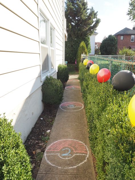 Pokemon Diy Birthday Party Decorations, Easy Diy Pokemon Birthday, Pokemon Outdoor Party, Outdoor Pokemon Birthday Party, Pokemon Kids Party, Pokémon Pool Party, Pokemon Birthday Party Ideas Decorations, Pokémon Party Decor, Pokemon Birthday Activities