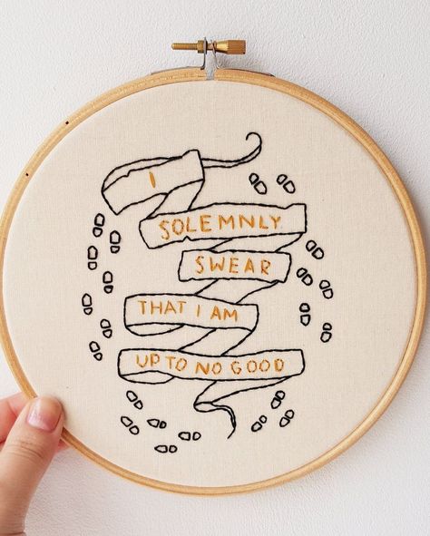 Swear Embroidery, Harry Potter Decor Ideas, Broderie Simple, Embroidery Hoop Wall, Harry Potter Decor, Diy Broderie, Pola Sulam, Simple Embroidery, Embroidery Patterns Free