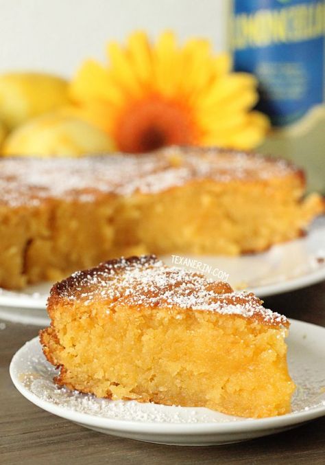 Play Video Cake Almond Flour, Lemon Almond Cake, Italian Lemon Cake, Gluten Free Lemon Cake, Cake Almond, Glutenfri Baking, Almond Flour Cakes, Pane Dolce, Almond Meal