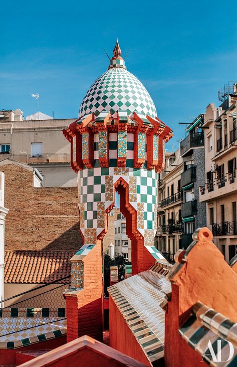 This Is Why Design Experts Are Flocking To Barcelona Kindergarten Architecture, Gaudi Mosaic, Gaudi Architecture, Barcelona Architecture, Gaudi Barcelona, Antonio Gaudí, Plans Architecture, Casa Batlló, Antoni Gaudi