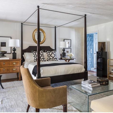 DAVID IATESTA Studio: “One of our favorites, Robert Brown ID featured designer @kipsbaypb flexing his design muscles in…” Black Bed Ideas, Post Bed, Bed Interior, Interior Textile, Black Bed, Serene Bedroom, Studio Furniture, Poster Bed, Brown Interior