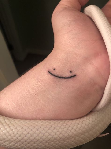 Smile Tattoo, Random Photos, Simplistic Tattoos, Body Mods, Future Tattoos, Cute Tattoos, Tattoos And Piercings, I Tattoo, Jesus Fish Tattoo