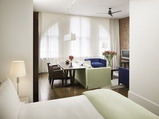 Neat idea for small home from The Mercer Hotel NYC New York City Boutique Hotels New York, Places To Go In Nyc, Mercer Hotel, Luxury New York, Wavy Wall, Hotel Guestroom, Hotels In New York City, Jeff Lewis, Pet Branding