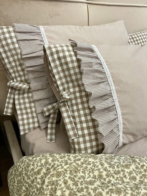 Sewn Pillow Cases, Diy Pillow Case Design, Sew Pillows Decorative, Pillow Cases Ideas, Fall Pillows Diy, Homemade Pillow Cases, Pillow Case Ideas, Diy Pillow Case, Homemade Pillows