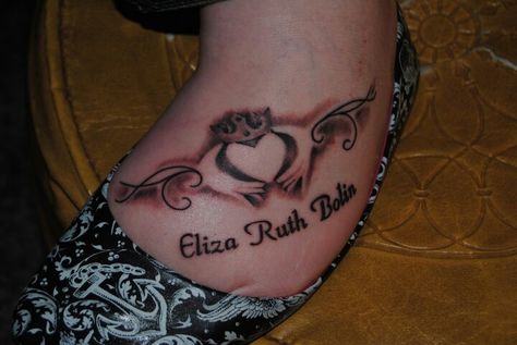 Irish tattoo Tattoo With Names, Tattoos On Foot, Tattoos For Ladies, Claddagh Tattoo, Crown Tattoos For Women, Irish Tattoo, Motherhood Tattoos, Crown Tattoos, Irish Tattoos