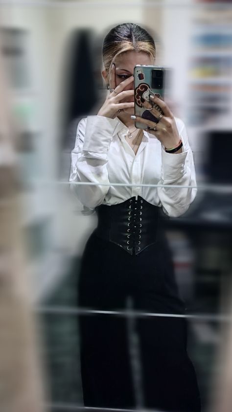 Polo And Corset Outfit, Blouse And Corset Outfit, Corset And Blazer Outfit, Corset And Trousers Outfit, Corset Outfit Winter, Grown Outfits, Underbust Corset Outfit, White Corset Outfit, Outfit With Corset