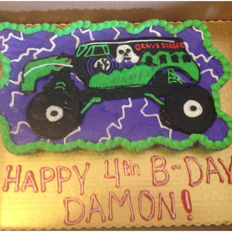 Grave Digger cupcake cake via www.facebook.com/heartsnbellies Grave Digger Cupcakes, Digger Cupcakes, Monster Truck Theme Birthday Party, Monster Jam Birthday, Monster Truck Theme, Truck Theme, Grave Digger, Bday Cake, Monster Jam