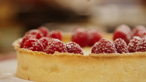 Mary Berry's creamy lemon tart is so simple to make. Lemon Posset Recipe Mary Berry, Lemon Posset Tart, Mary Berry Lemon Tart, Cooking Deserts, Mary Berry Cakes, Berry Cakes, Lemon Posset Recipe, Mary Berry Cooks, British Baking Show Recipes