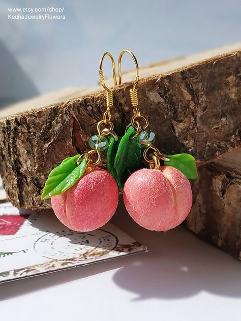 Polymer Clay Fruit, Clay Fruit, Peach Jewelry, Cute Peach, Peach Earrings, Diy Jewelry Unique, Polymer Earrings, Trendy Crochet, Polymer Clay Diy