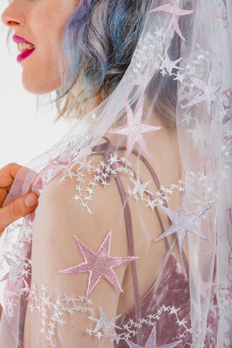 Starry Night Wedding, Rock N Roll Wedding, Celestial Wedding, Rock N Roll Bride, Starry Nights, Secret Gardens, Photo Couple, Star Wedding, Wedding Veils