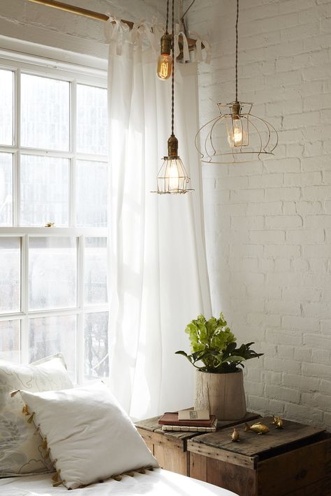 20 Modern Corner Lighting Ideas Zen Apartment, Painted Brick Wall, Brick Interior, Vintage Industrial Decor, Faux Brick, White Sheets, Trendy Bedroom, White Brick, Painted Brick