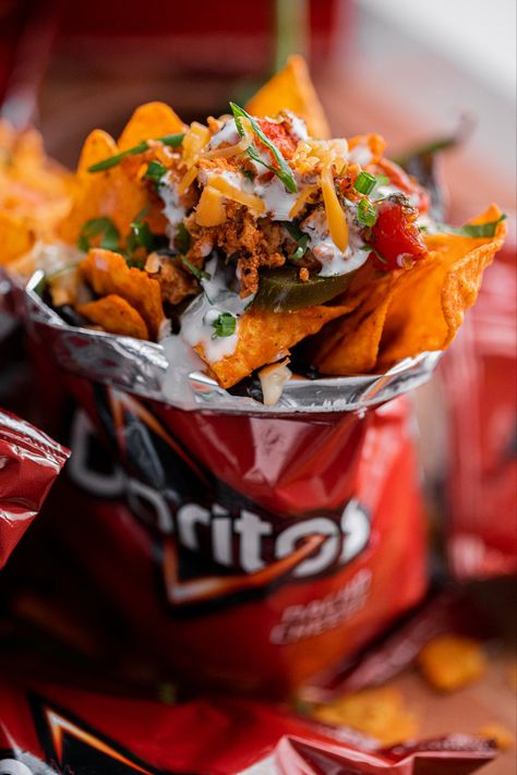 Walking Nachos Doritos, Dorito Nachos In A Bag, Nacho Food Truck, Chicken Doritos Recipes, Walking Taco Recipe Doritos, Doritos Preparados, Nachos In A Bag, Walking Tacos In A Bag, Nachos Packaging