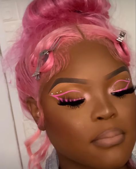 Birthday Pink Makeup Looks, Pink Eyeliner Makeup Looks, Freaknik Makeup Looks, Pink And White Makeup Looks Black Women, Makeup Ideas Pink, Pink Rhinestone Makeup, Pink Birthday Makeup For Black Women, Makeup Looks Pink, Pink Birthday Makeup