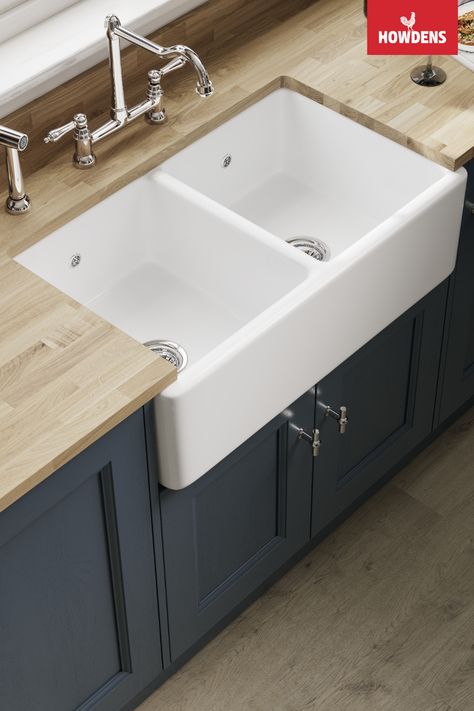 Enhance your space with the Howdens Double White Butler Kitchen Sink. If you're seeking kitchen sink ideas that exude timeless charm, our double butler sink is the answer. Crafted for both beauty and functionality, it's the perfect addition to your traditional kitchen design. Pair this stunning double butler sink with oak worktops and blue kitchen cabinets to create a warm, inviting space. Blue kitchen ideas come to life with the addition of our white butler sink. Kitchen Belfast Sink, Double Butler Sink, Double Belfast Sink Kitchen, Quartz Kitchen Countertops Belfast Sink, Belfast Sink With Drainer, White Double Basin Kitchen Sink, Butler Sink Kitchen, Oak Worktops, Draining Board