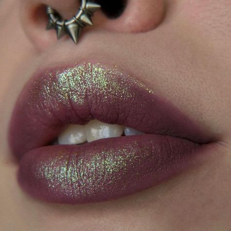 andromeda 🌠 on Instagram: "lip close up first, full look next! 👀 * = PR @kaleidosmakeup mercury wave* topped with @danessa_myricks @danessamyricksangels jewelz* #kaleidosmakeup #danessamyricksangels #indiemakeup #makeup #lipstick #duochrome #sparkle #macrophotography #macro #editorialmakeup #mua #discoverunder20k" Silver Lipstick, Vampy Makeup, Indie Makeup, Cool Piercings, Eyeliner Looks, No Eyeliner Makeup, Full Look, Editorial Makeup, Bad Bunny