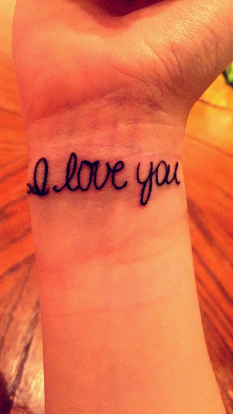 "I love you" in my moms hand writing. means the world to me. Hand Writing, Hand Pictures, Women Writing, I Love You Forever, Love You Forever, Hand Tattoos, Tattoo Quotes, I Love You, Love You