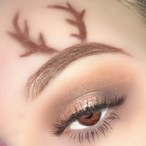 Christmas Makeup Brown Eyes, Christmas Easy Makeup Look, Makeup Ideas For Christmas Party, Makeup Looks Christmas Easy, Basic Christmas Makeup, Easy Xmas Makeup, Rudolph Makeup Simple, Christmas Makeup Easy Simple, Christmas Make Up Looks Simple