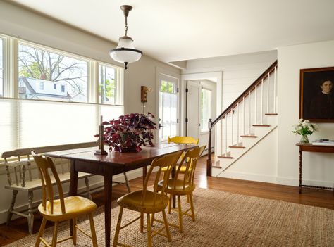 Houzz Tour: 1950s Cape Cod-Style House Gets a Sustainable Update Cape House Staircase, Antique Cape House Interior, Historic Cape Cod House, Cape Cod Dining Room Ideas, Cap Cod Style Homes Interior Design, Cap Cod Style Homes, Cape Cod Style Interior, Cape Cod House Interior Ideas, Cape Cod Kitchen Remodel