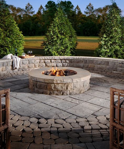 Fire Pit Ideas Seating, Fire Pit Stone Ideas, Fire Pit Stone, Outdoor Firepits, Hardscape Ideas, Garden Fireplace, Outdoor Fire Pit Area, Cottage Backyard, Lovely Landscapes